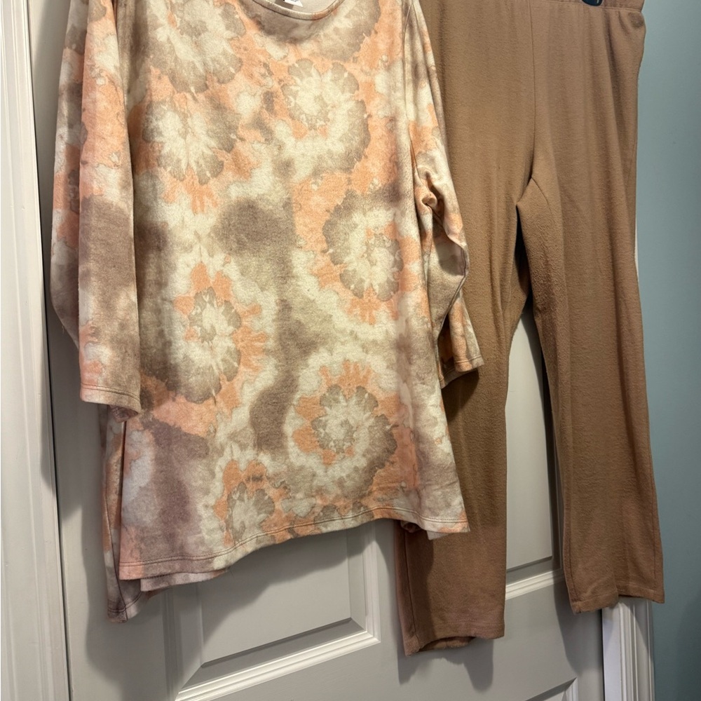 Ruby Rd. Women's in Cream and Peach Top and Pants Set Top is Size 2X Pants 1X